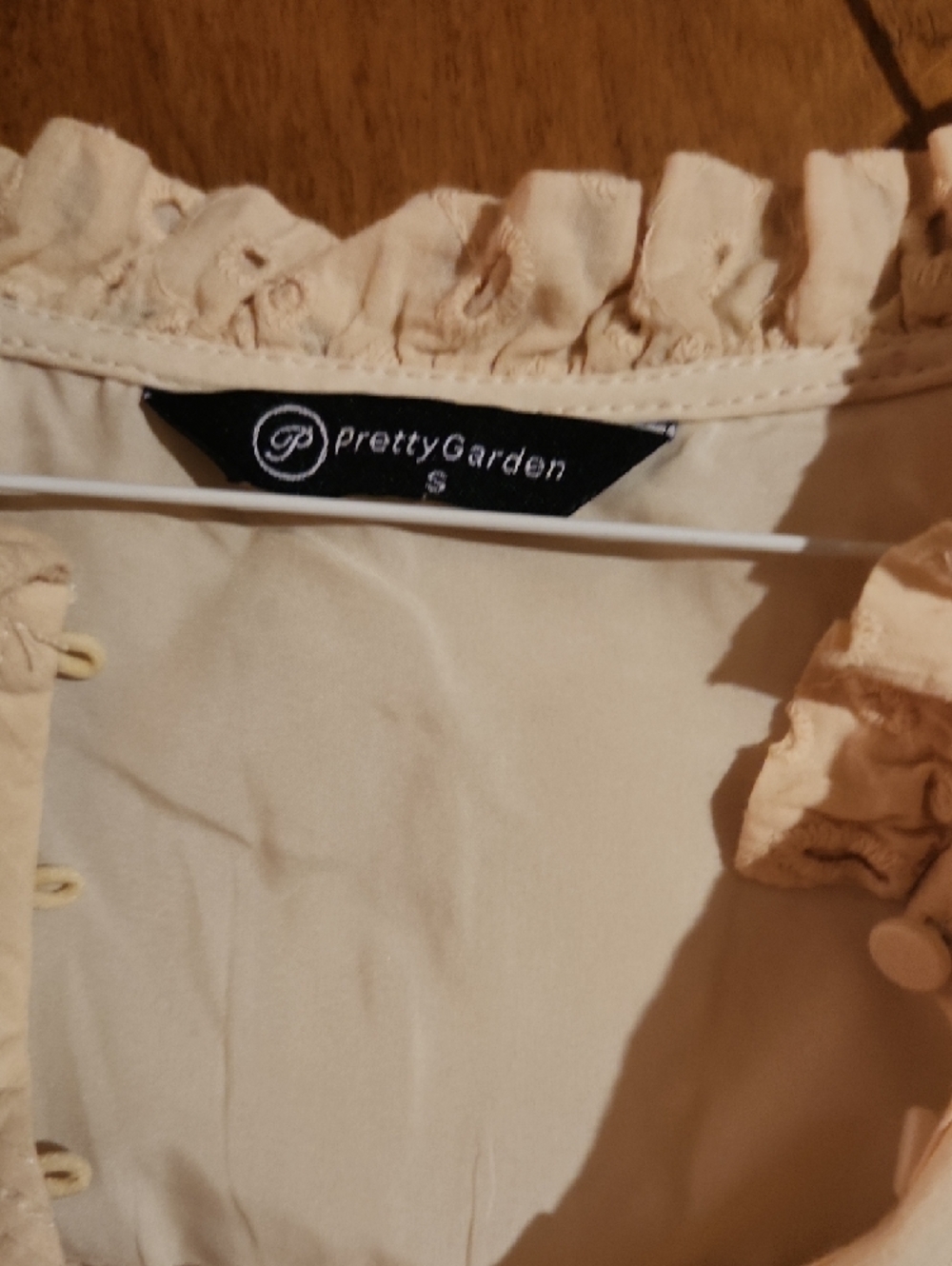 Eyelet Ruffle Collar Blouse in Light Beige - Unknown Brand - Picture 2 of 3
